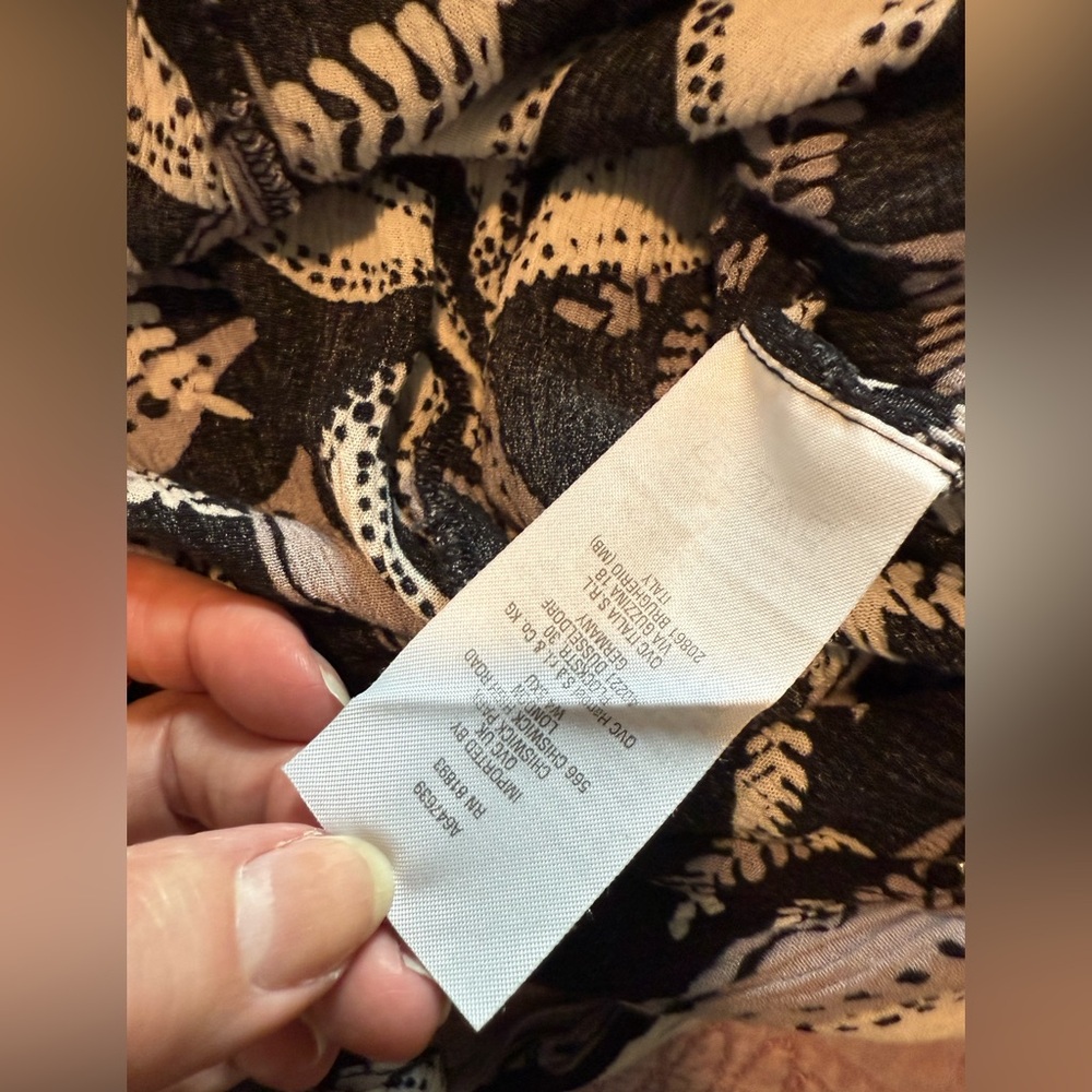 AnyBody Monochrome Leaf Pattern Jumpsuit - Picture 15 of 15